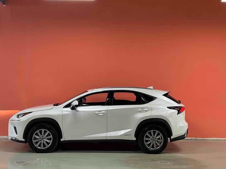 Фото 3 - Lexus NX