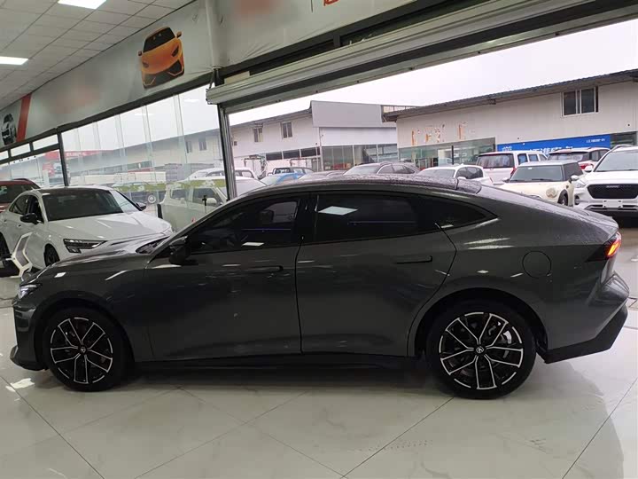 Фото 5 - Changan UNI-V Hybrid