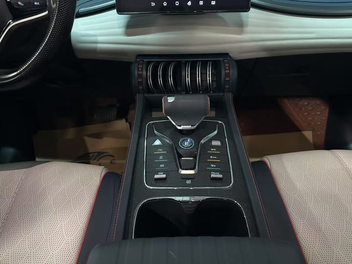 Фото 12 - BYD Yuan Plus