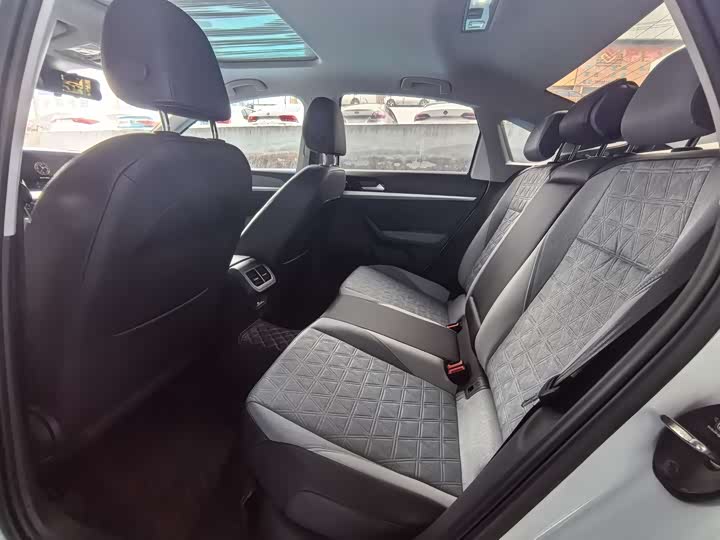 Фото 8 - Volkswagen Lavida