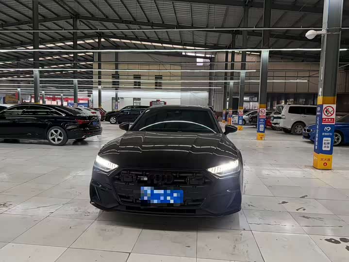 Фото 2 - Audi A7L