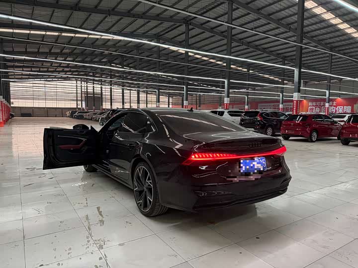 Фото 5 - Audi A7L