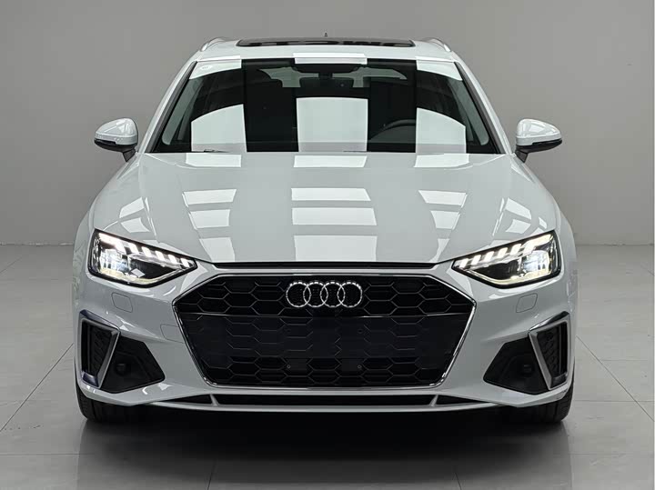 Фото 3 - Audi A4