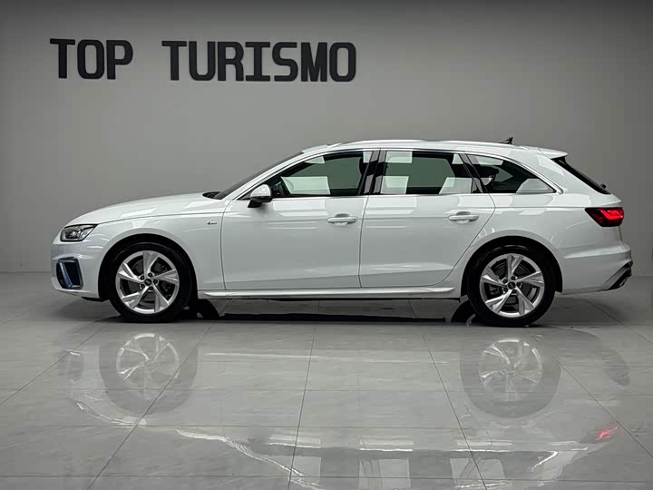 Фото 4 - Audi A4