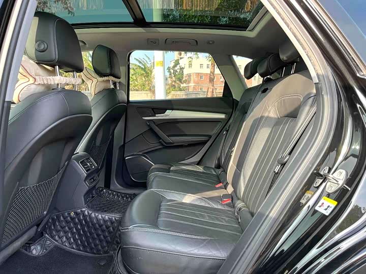 Фото 4 - Audi Q5L