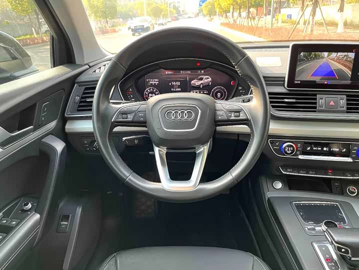 Фото 5 - Audi Q5L