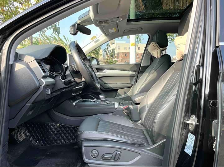 Фото 6 - Audi Q5L