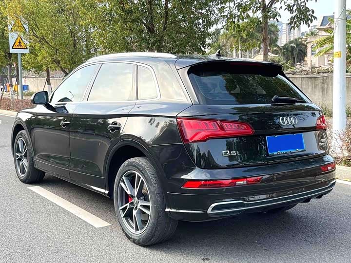 Фото 7 - Audi Q5L