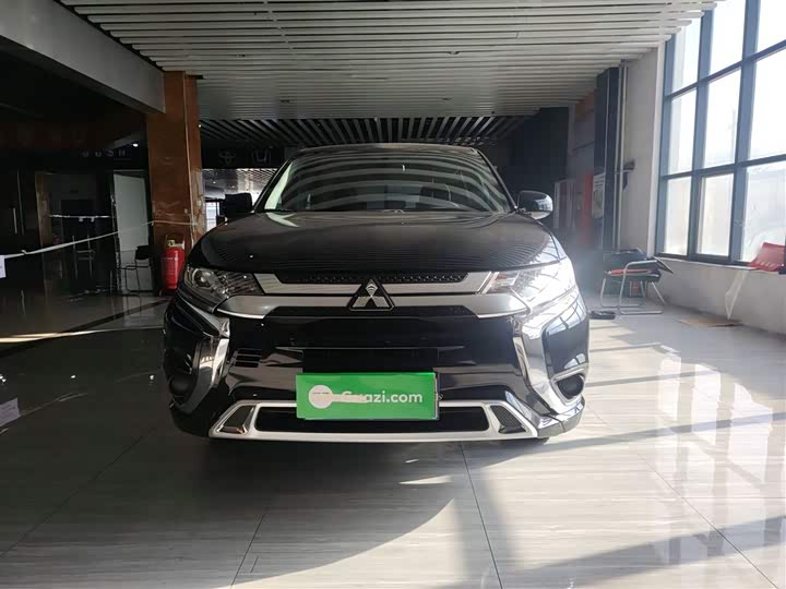 Фото 3 - Mitsubishi Outlander