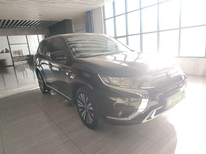 Фото 4 - Mitsubishi Outlander