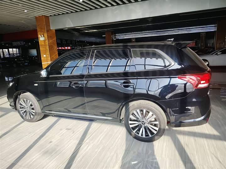 Фото 5 - Mitsubishi Outlander