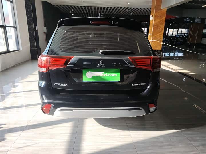 Фото 6 - Mitsubishi Outlander