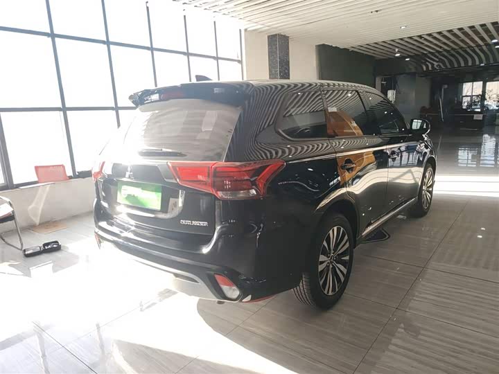 Фото 7 - Mitsubishi Outlander