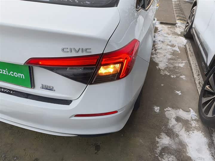 Фото 8 - Honda Civic