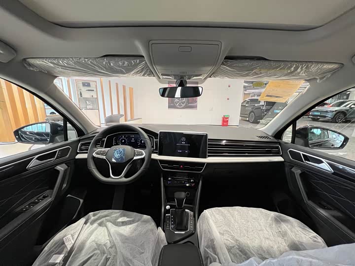 Фото 9 - Volkswagen Tiguan L Hybrid