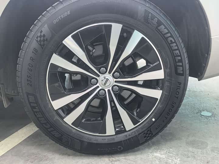 Фото 6 - Volvo XC60