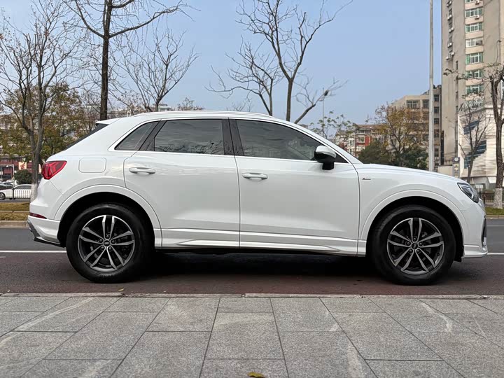 Фото 8 - Audi Q3