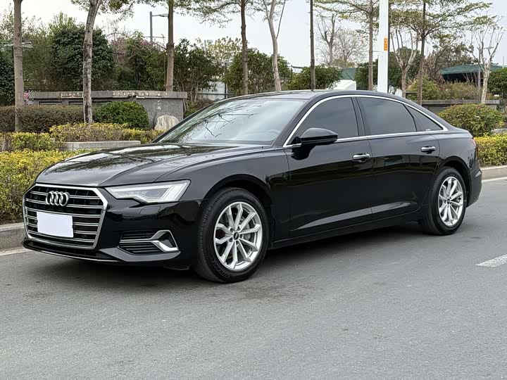 Фото 1 - Audi A6L