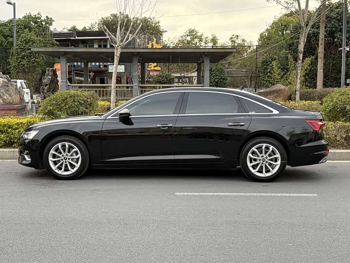 Фото 4 - Audi A6L