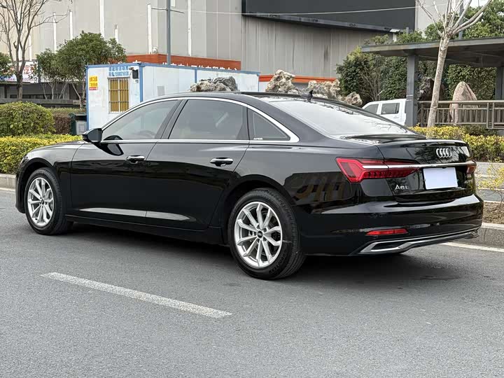 Фото 5 - Audi A6L