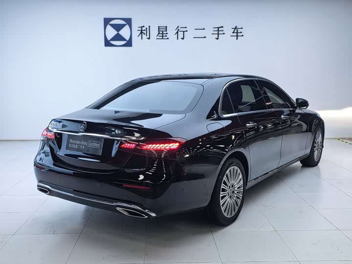 Фото 4 - Mercedes-Benz E-Class