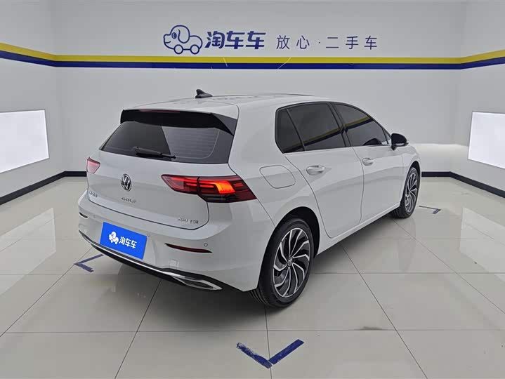 Фото 3 - Volkswagen Golf