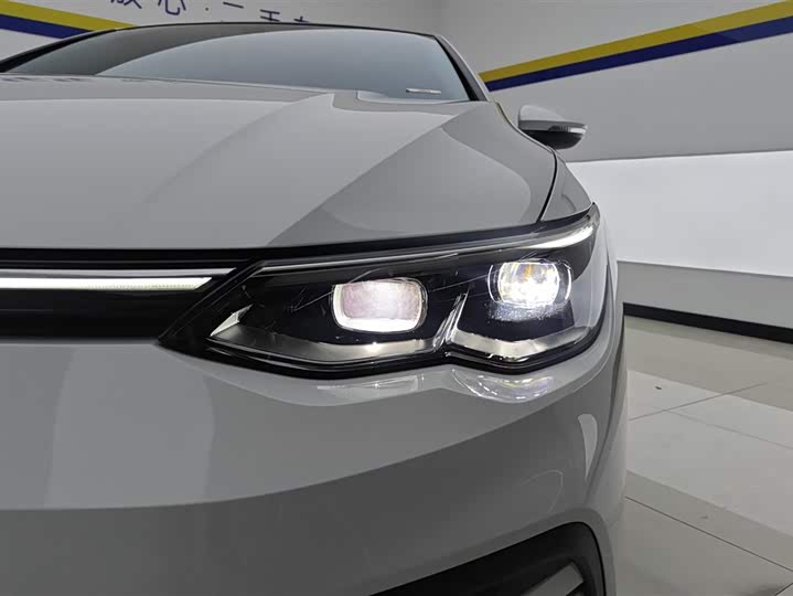 Фото 5 - Volkswagen Golf