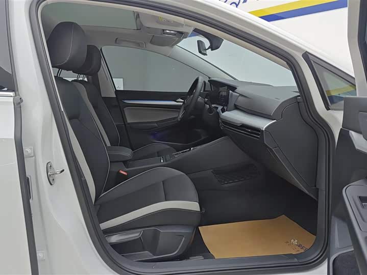 Фото 8 - Volkswagen Golf