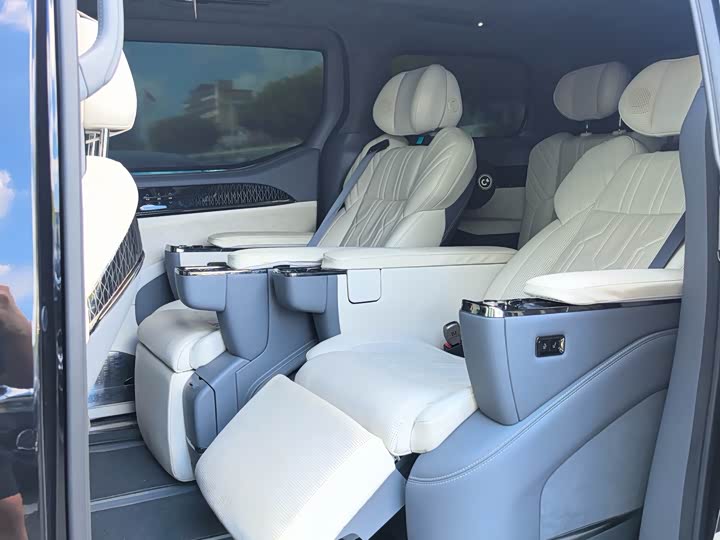 Фото 8 - Zeekr 009