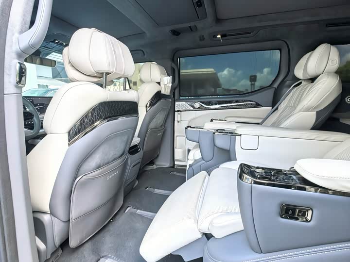 Фото 9 - Zeekr 009