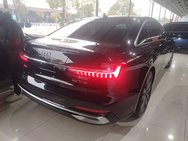 Фото 7 - Audi A6L
