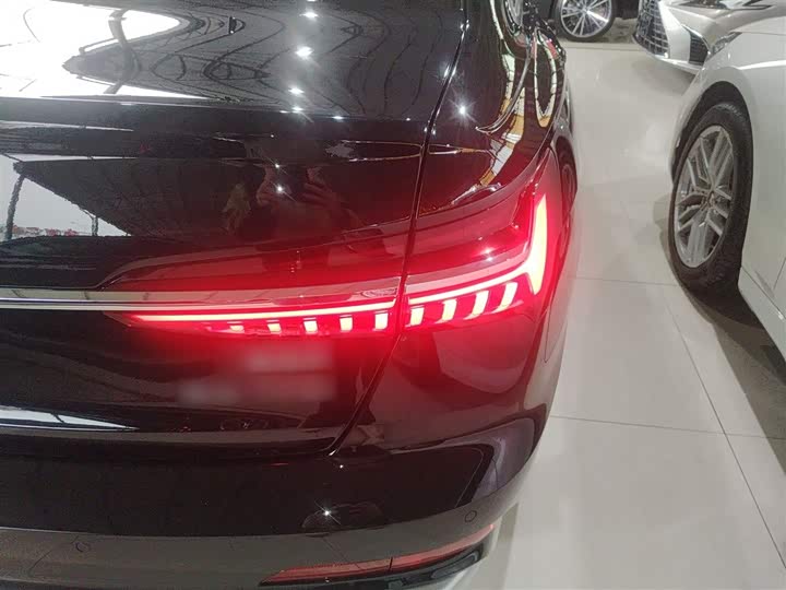 Фото 8 - Audi A6L