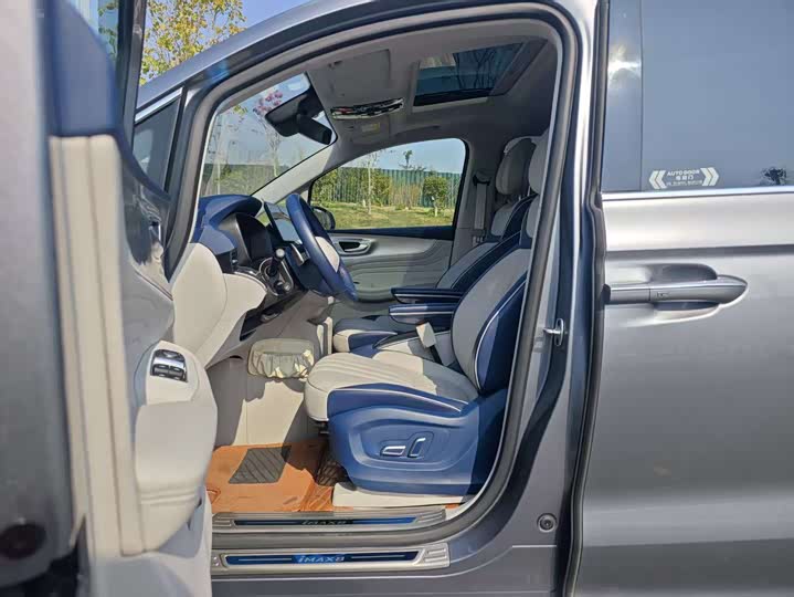 Фото 8 - Roewe iMax 8