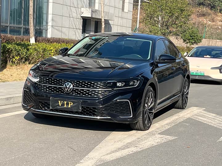 Фото 1 - Volkswagen Passat