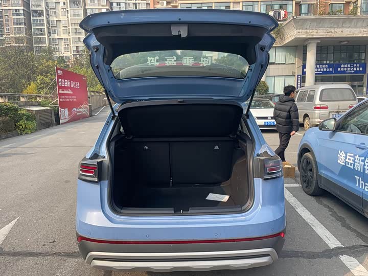 Фото 8 - Volkswagen Tharu