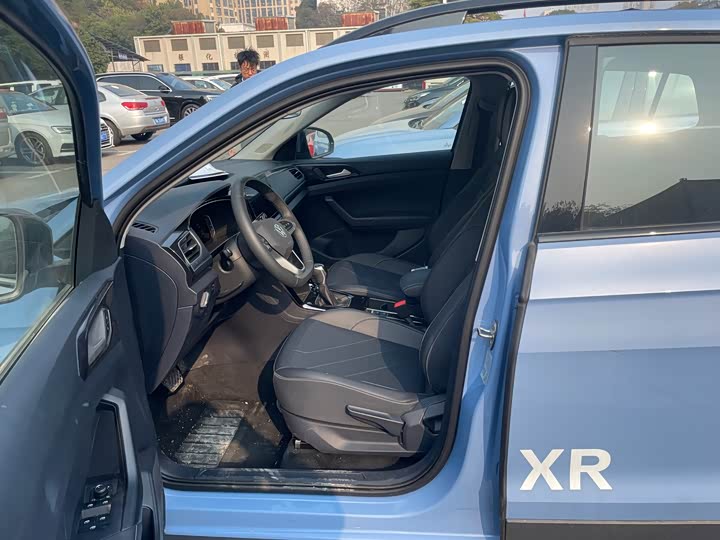 Фото 9 - Volkswagen Tharu