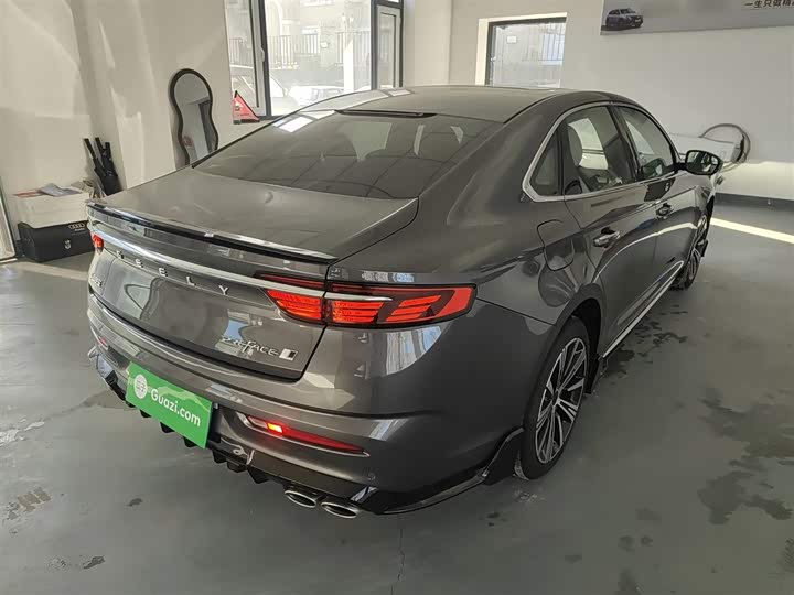 Фото 7 - Geely Preface