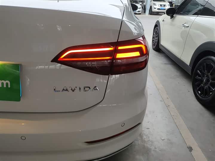 Фото 8 - Volkswagen Lavida