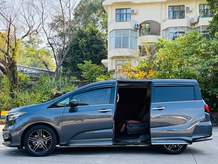 Фото 4 - Honda Odyssey