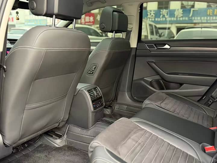 Фото 5 - Volkswagen Magotan