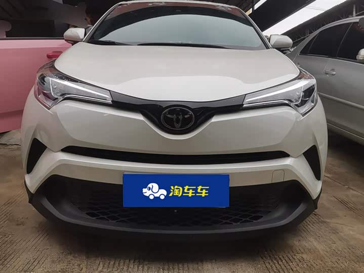 Фото 2 - Toyota C-HR