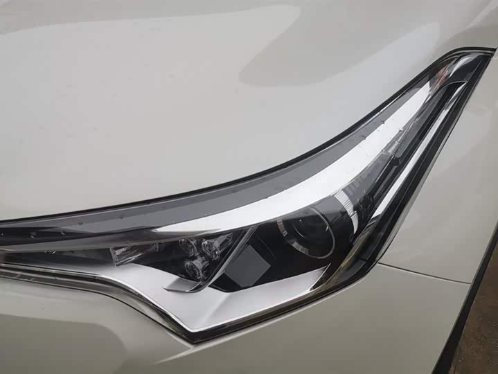 Фото 5 - Toyota C-HR