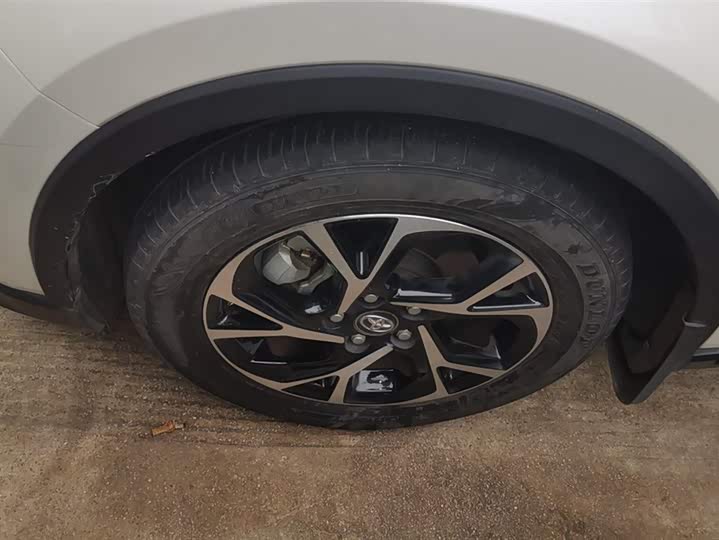 Фото 6 - Toyota C-HR