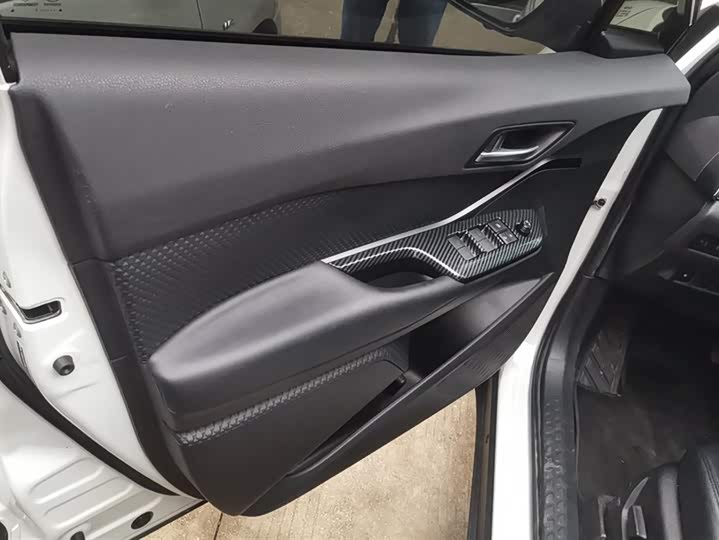 Фото 7 - Toyota C-HR