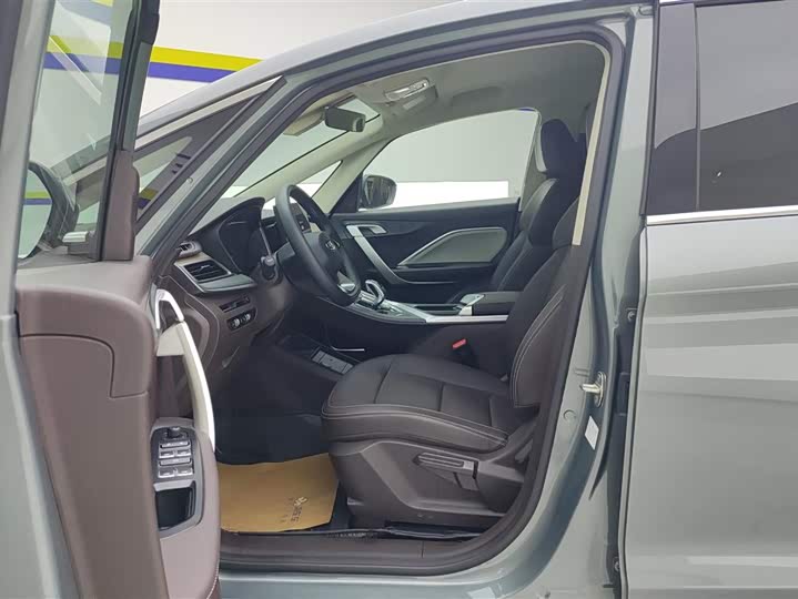 Фото 9 - Geely Jiaji