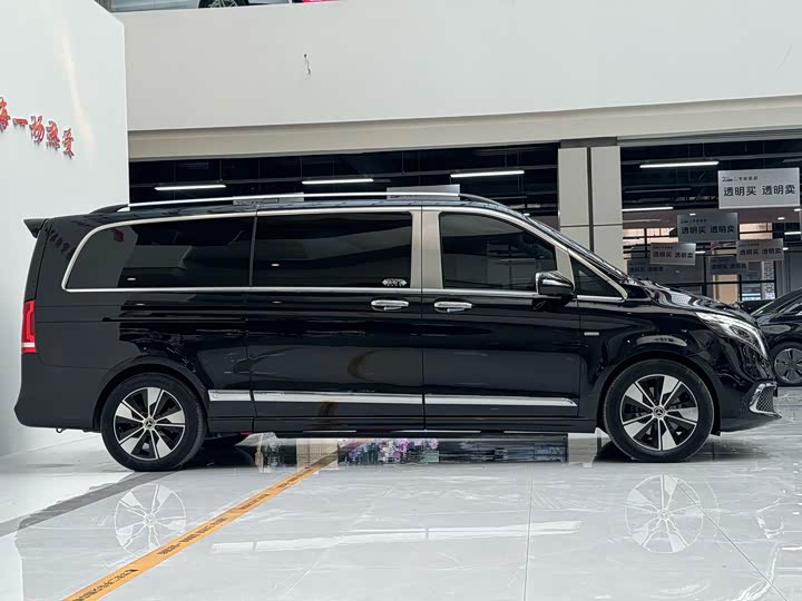 Фото 7 - Mercedes-Benz V-Class