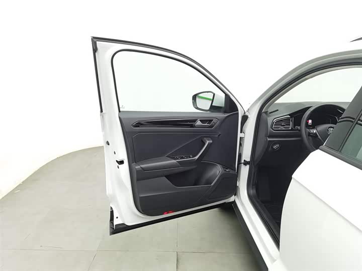 Фото 8 - Volkswagen T-Roc