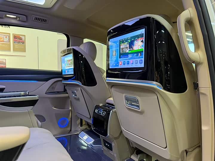 Фото 8 - Buick GL8 Hybrid