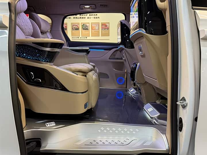 Фото 9 - Buick GL8 Hybrid