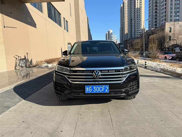 Фото 2 - Volkswagen Touareg